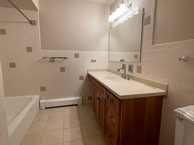 10743-10749 S Pulaski Rd #15 — Photo 4