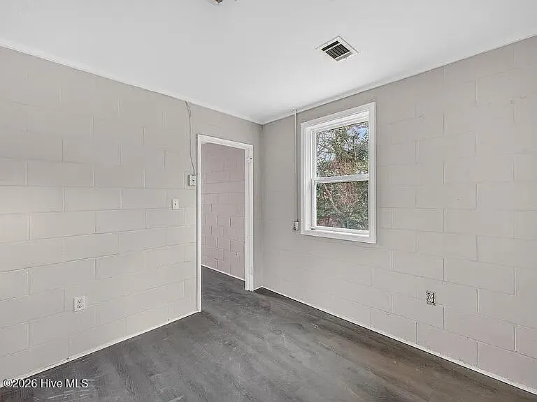 254 Japonica Ave — Photo 10