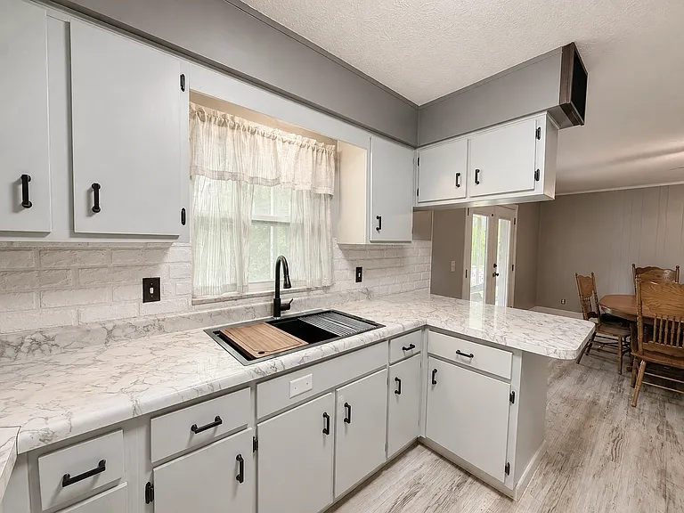 439 Saturn Ln W — Photo 6