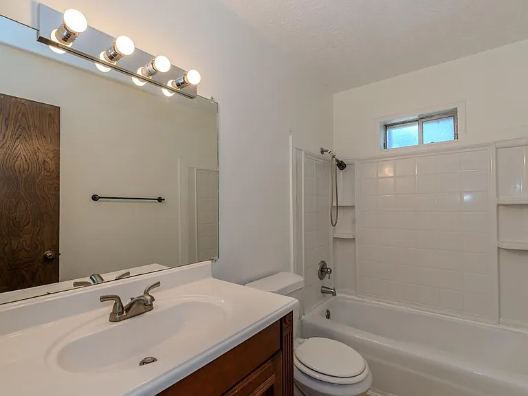 450 Norvell St — Photo 13