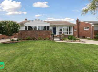 33221 Barton St, Garden City, MI 48135