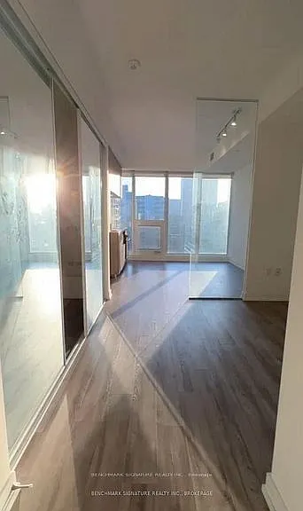 77 Shuter St #2015 — Photo 12