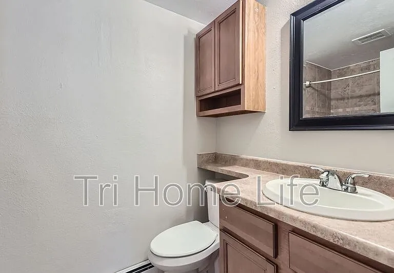 4725 S Acoma St — Photo 12