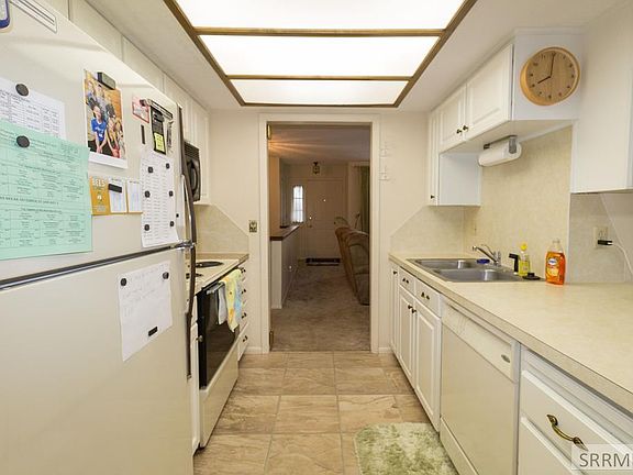 2nd image of 827 Linden Pl