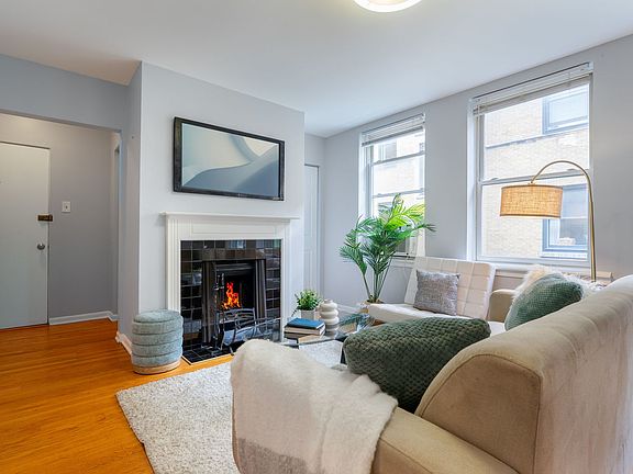 5th image of 626 W Waveland Ave APT 3B