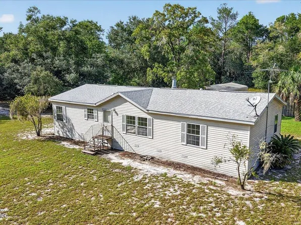 102 CENTER Avenue, Pomona Park, FL 32181