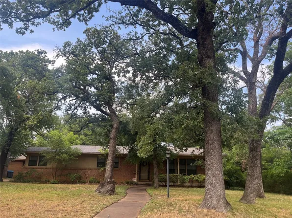 1700 Vinewood St, Fort Worth, TX 76112