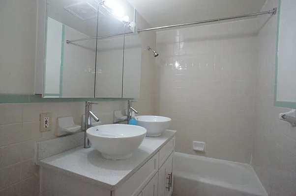 Rented by Nest Seekers International | media 9