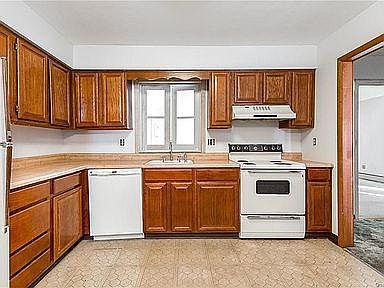 1st image of 204 Woodland Cir
