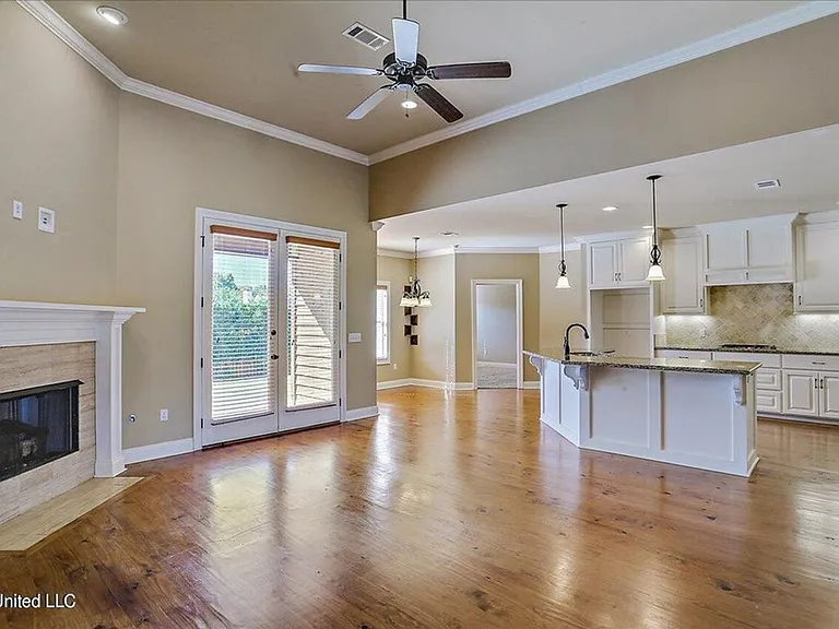 987 N Azalea Dr — Photo 7