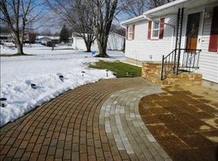 8 Donna Marie Cir, Rochester, NY 14606