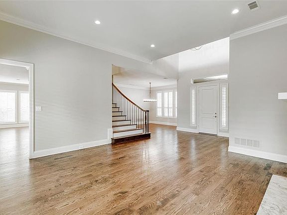 5th image of 2917 Beverly Dr