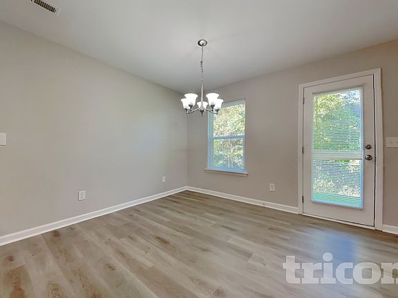 3rd image of 47 Hallow Oak St