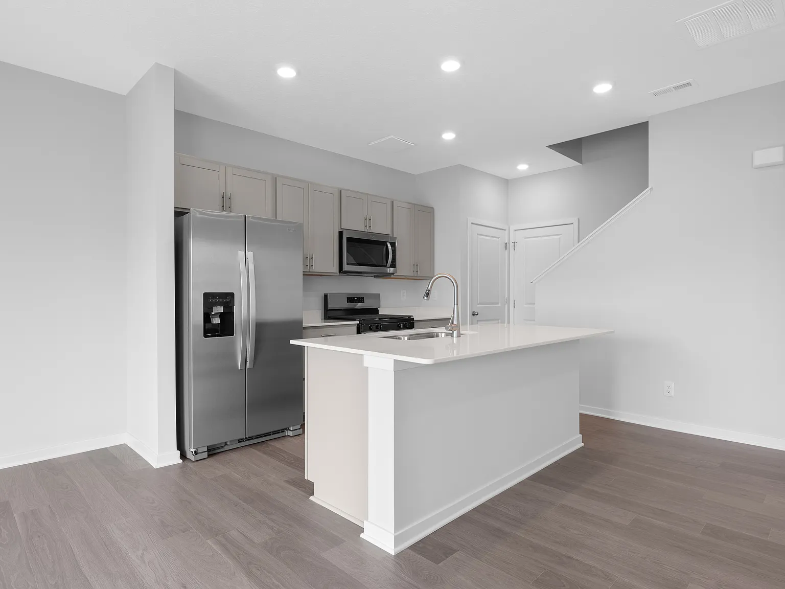 3 bed, 2.5 bath, 1635 sqft, $2,395 — Photo 2