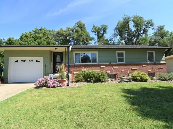 614 W 7th St, Chapman, KS 67431