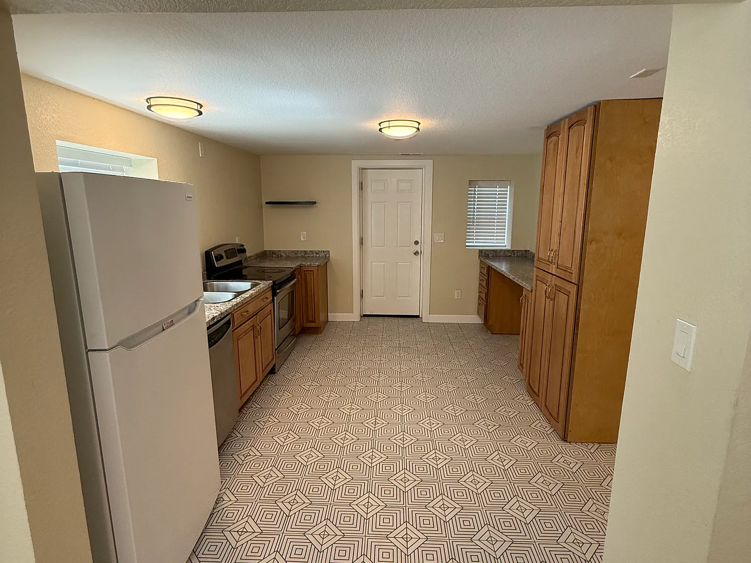 2 bed, 875 sqft, $2,250 — Photo 4