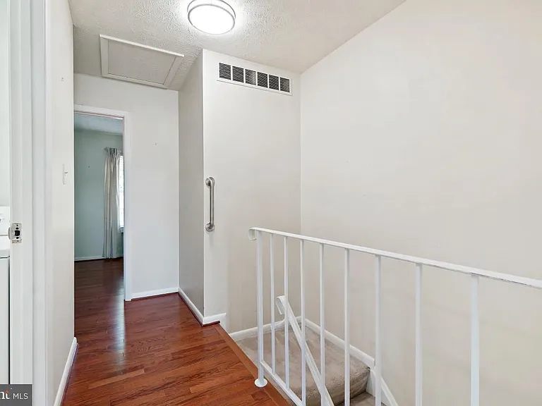 2 Chelmsford Ct — Photo 17