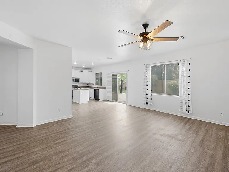12175 W Chase Ln — Photo 15