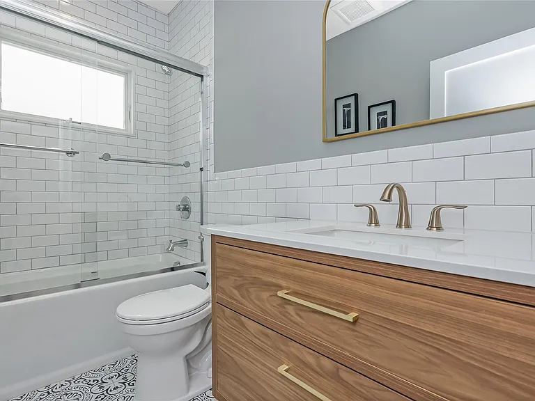161 W Hudson St — Photo 23