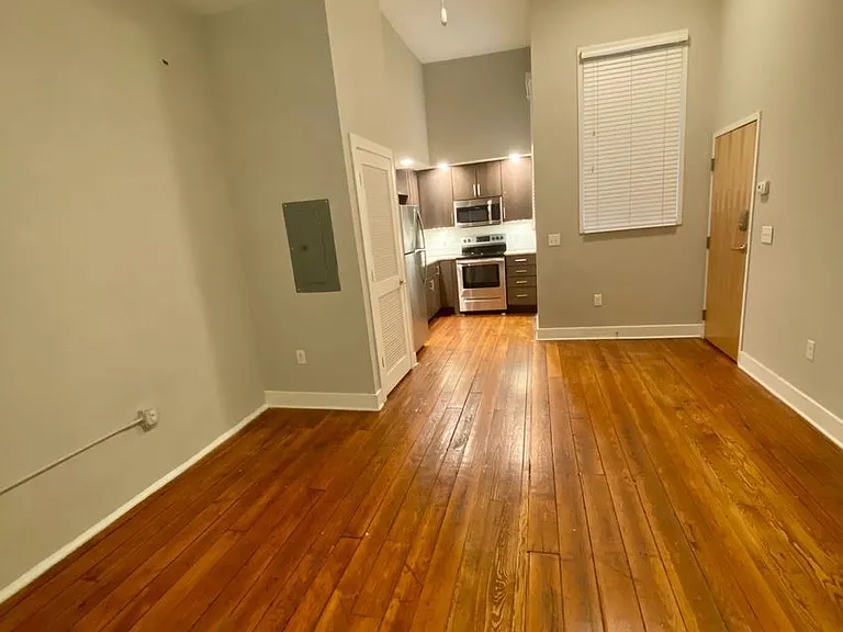 20 E Broad St — Photo 14