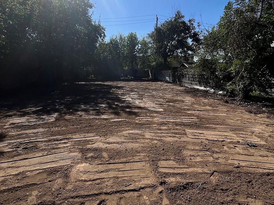 2nd image of 724 W 24th St