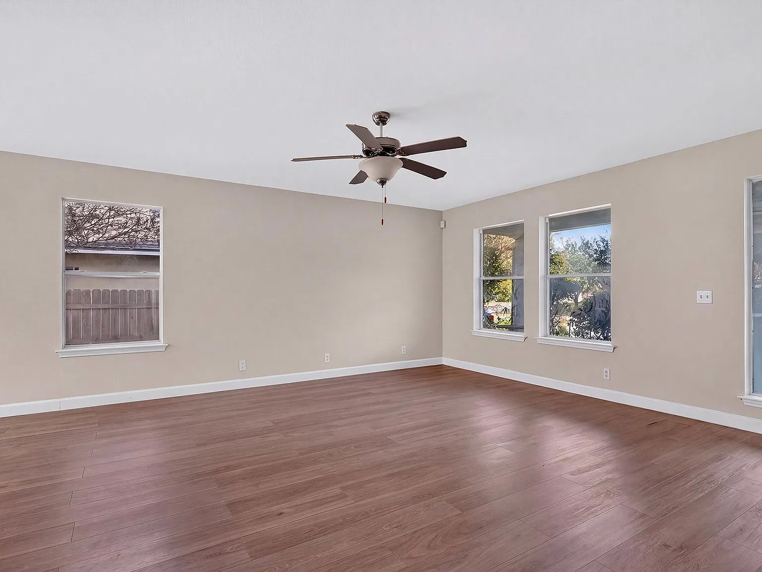3 bed, 2.5 bath, 1710 sqft, $1,950 — Photo 4