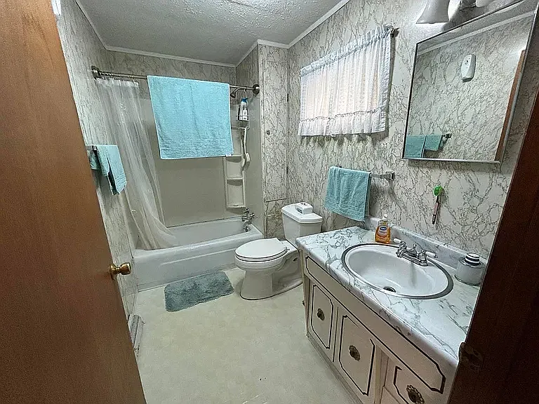 2 bed, 1000 sqft, $1,300 — Photo 4