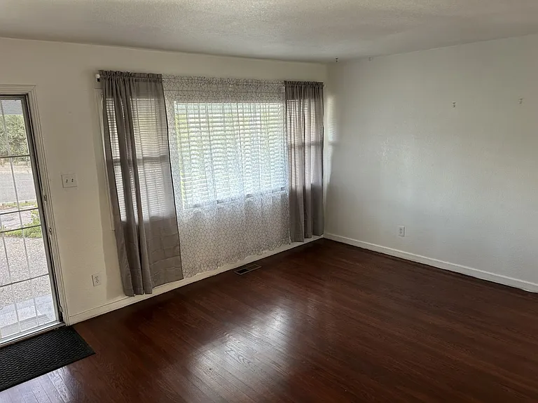 1229 Maple Ave — Photo 4