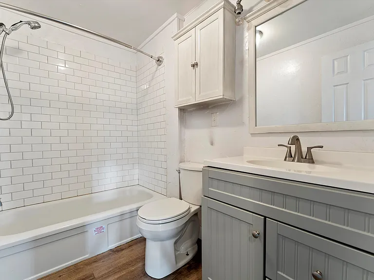 650 Market St — Photo 16