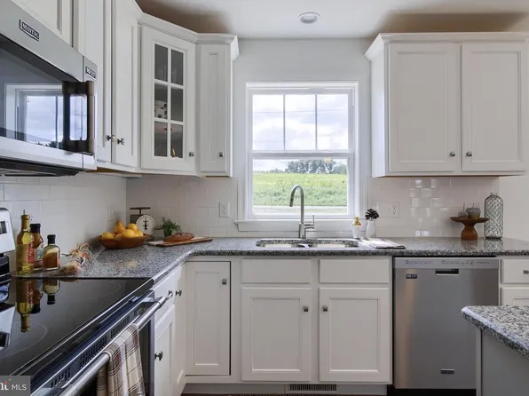 10 Southside Dr #10, Willow Street, PA 17584