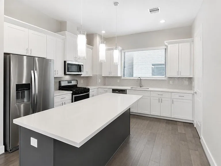 8315 Brecha Ln — Photo 16
