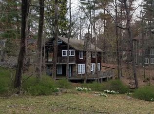 118 Falls Dr, Buck Hill Falls, PA 18323
