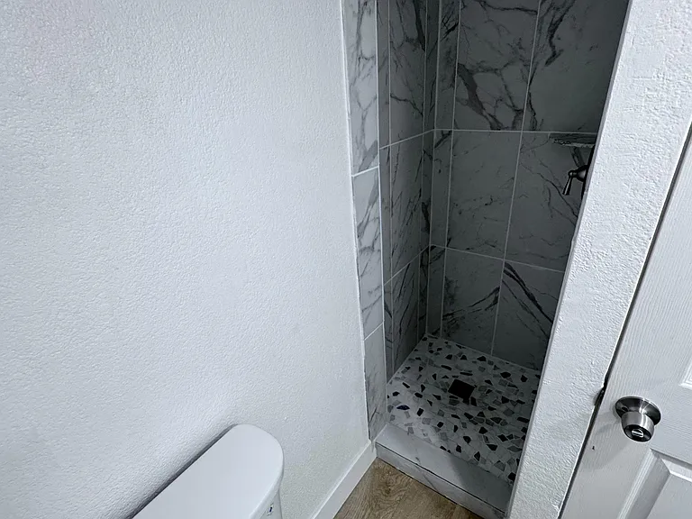 1008 S Lake St — Photo 16