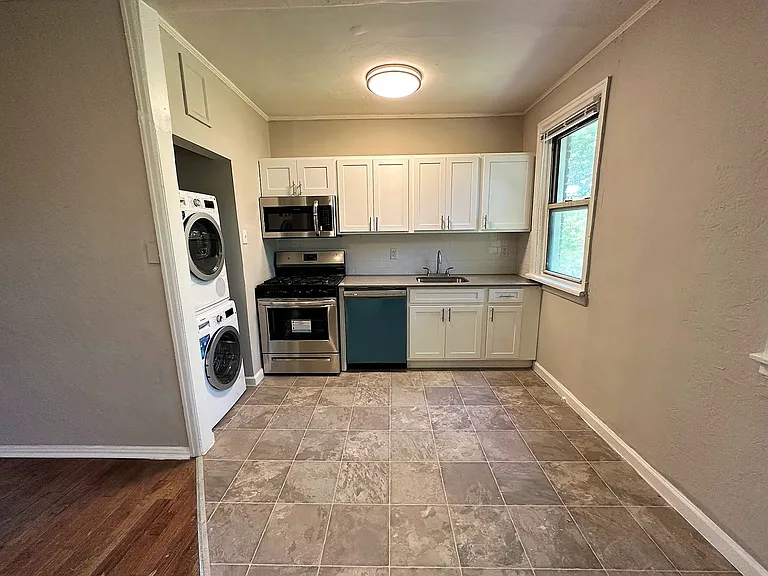Greenside Manor — Photo 158