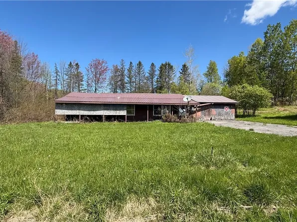 318 Stoney Robby Rd, Oswego, NY 13126