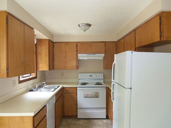 4th image of 1632 & 1634 NW Division St #145-1634