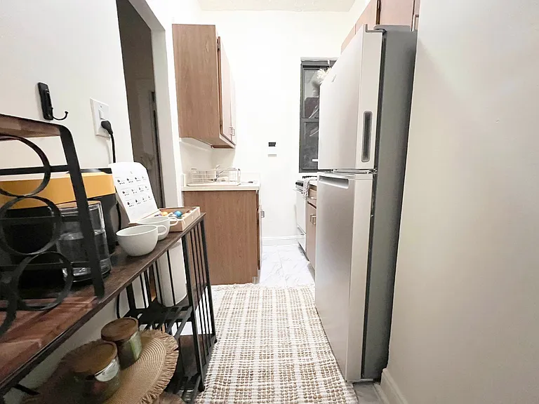 665 10th Ave #2W — Photo 9