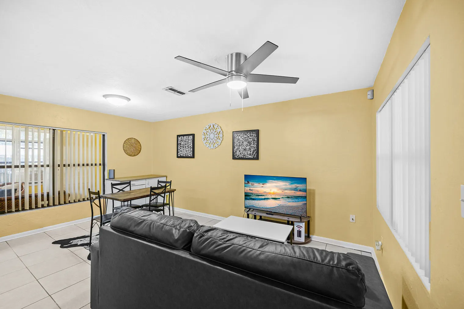 2 bed, 1.0 bath, 990 sqft, $2,924 — Photo 3