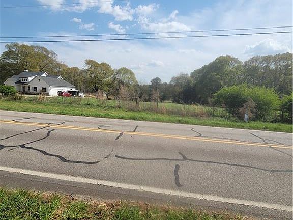 4th image of 2579 Shoal Creek Rd