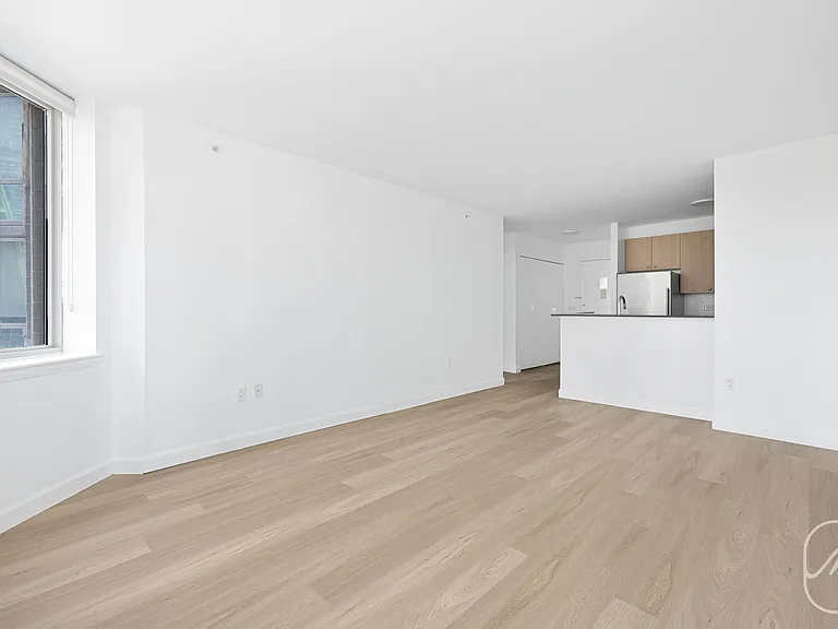 561 10th Ave #19G — Photo 10