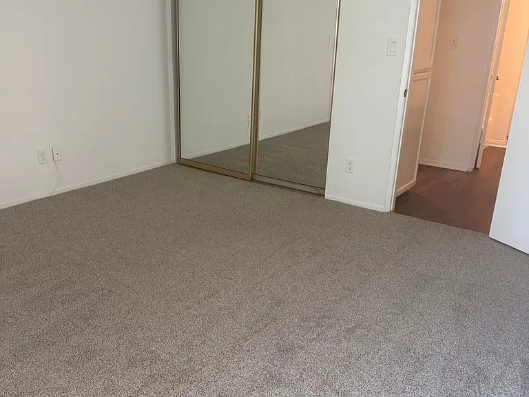 054 - Madre Del Mar Apartments — Photo 3