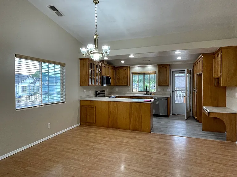 476 Teakwood Dr — Photo 6