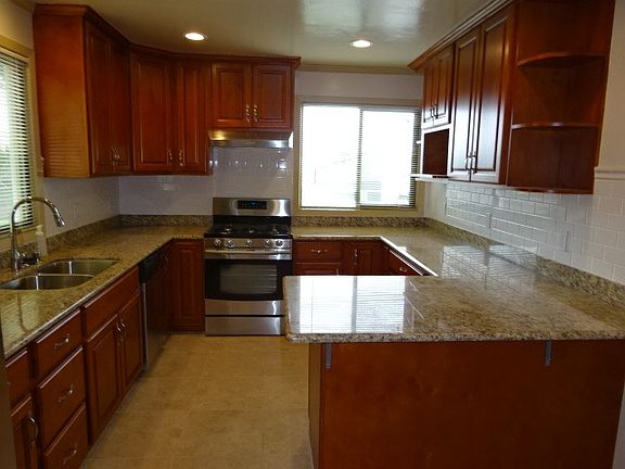 3rd image of 33 Dalewood Way