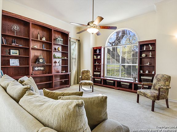 5th image of 3226 Mid Hollow Dr