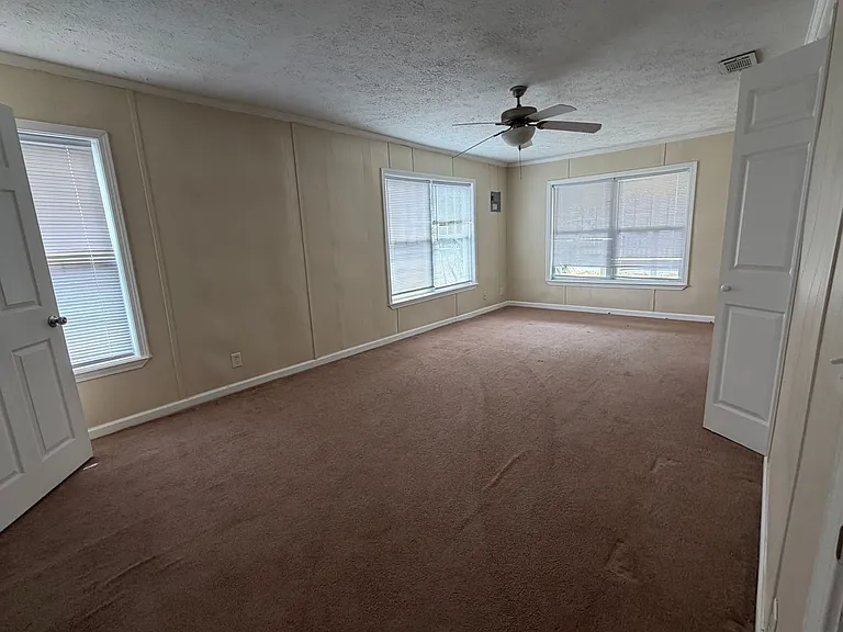222 N Gray Ave — Photo 4