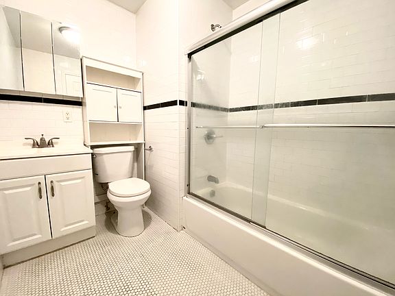 2nd image of 221 E 28th St APT 2C
