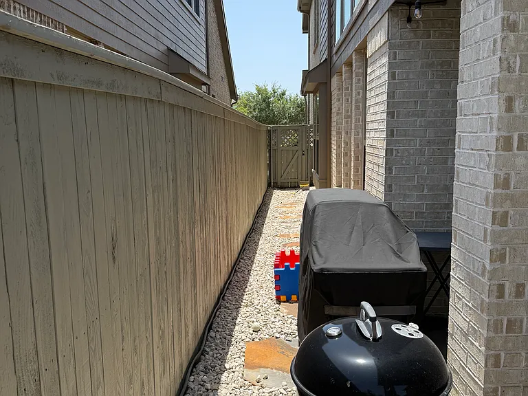 2432 Elm Pl — Photo 16