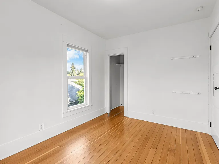 2047 N Sumner St — Photo 22