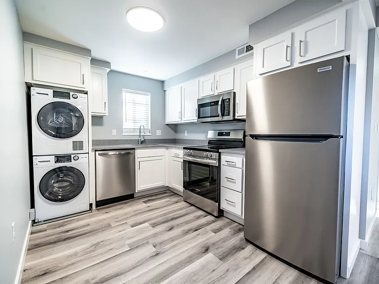 OakWood Park -- No up-front security deposit required! — Photo 9