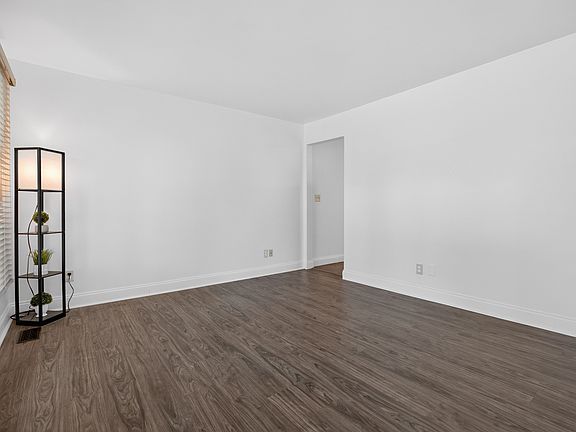 3rd image of 1411 Dillon Dr